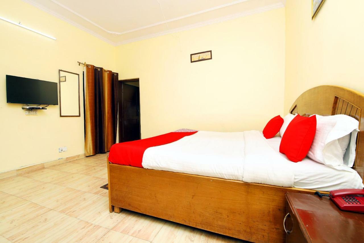 Oyo 8670 Hotel Usha Palace Mussoorie Buitenkant foto
